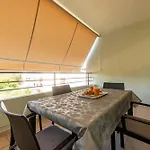Matea With Terrace شقة