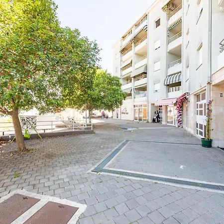 Matea With Terrace Apartment *