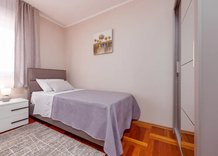 Matea With Terrace Apartment