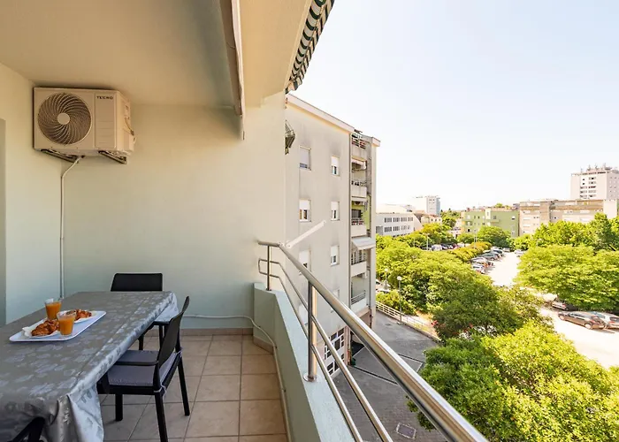 Matea With Terrace Apartment Zadar