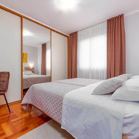 Matea With Terrace Apartment Zadar