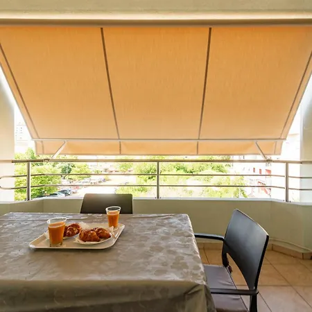 아파트 Matea With Terrace 자다르