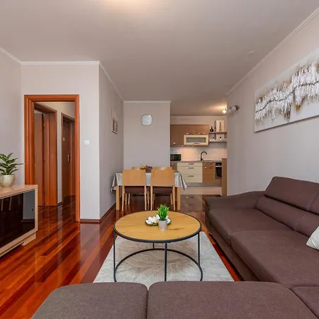 아파트 Matea With Terrace