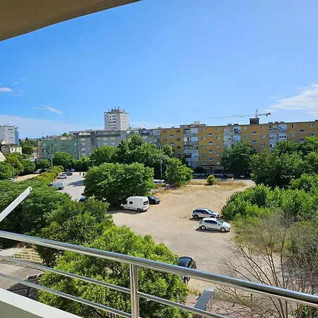 Matea With Terrace Apartmán *