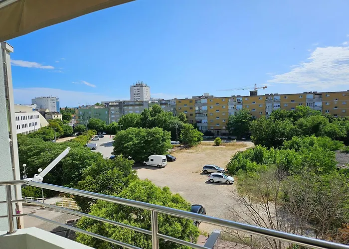 Matea With Terrace Apartament *